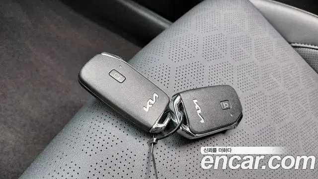 Kia Seltos 2023 — ფოტო 14/29