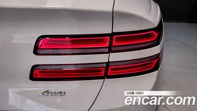Genesis GV80 2023 — Photo 18/35