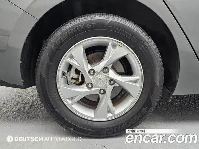 Hyundai Avante 2021 — Photo 18/20