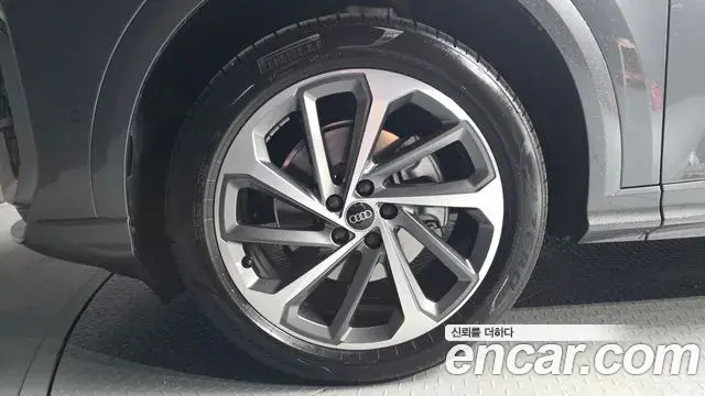 Audi Q5 2025 — Photo 5/20