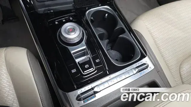Kia Carnival 2021 — Photo 9/20