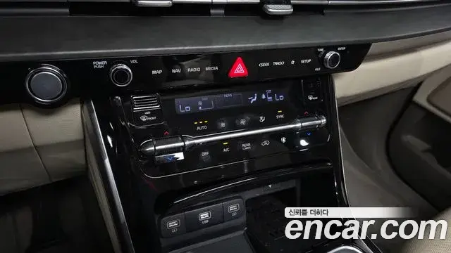 Kia Carnival 2021 — Photo 17/20