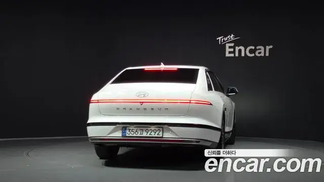 Hyundai Grandeur 2023 — Photo 4/20