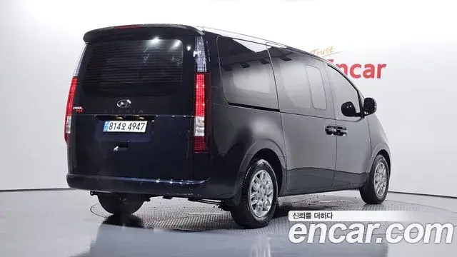 Hyundai Staria 2023 — Photo 2/20