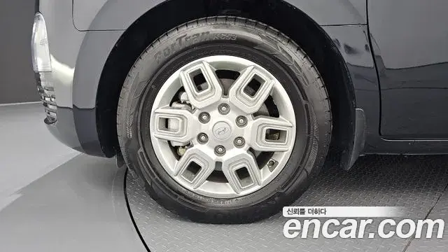 Hyundai Staria 2023 — Photo 5/20