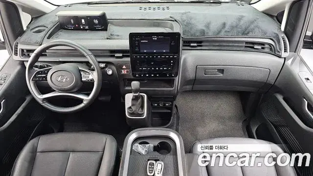 Hyundai Staria 2023 — Photo 7/20
