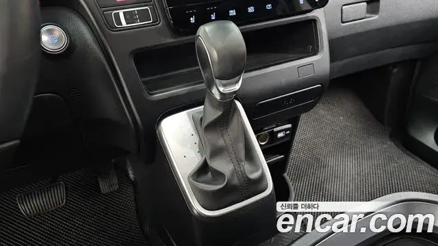 Hyundai Staria 2023 — Photo 9/20