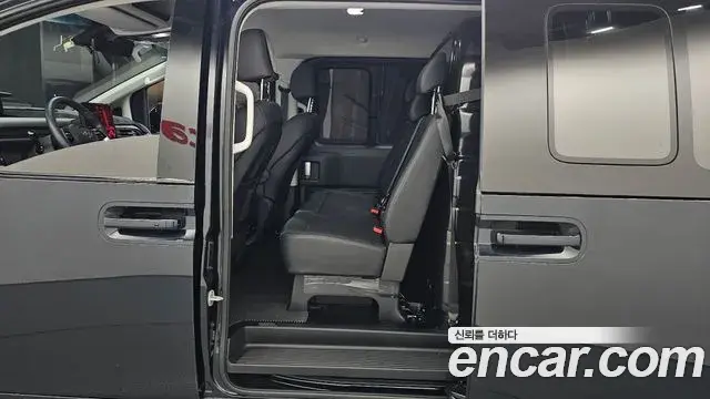 Hyundai Staria 2023 — Photo 12/20
