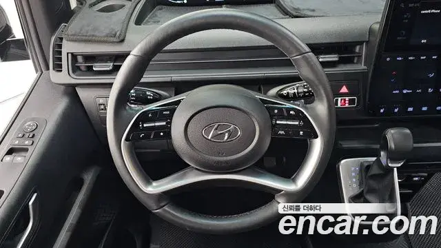 Hyundai Staria 2023 — Photo 13/20