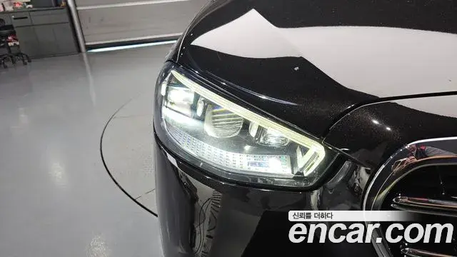 Mercedes-Benz S-Class 2021 — Photo 6/33