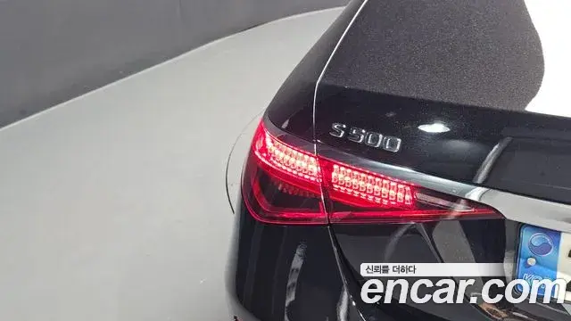 Mercedes-Benz S-Class 2021 — Photo 25/33
