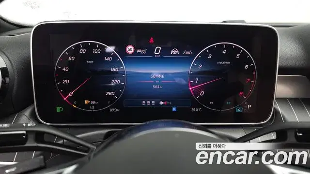 Mercedes-Benz C-Class 2025 — Фото 8/20