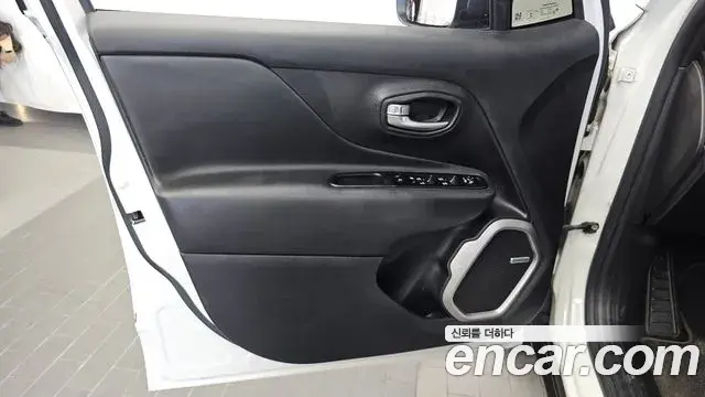 Jeep Renegade 2021 — Photo 22/33