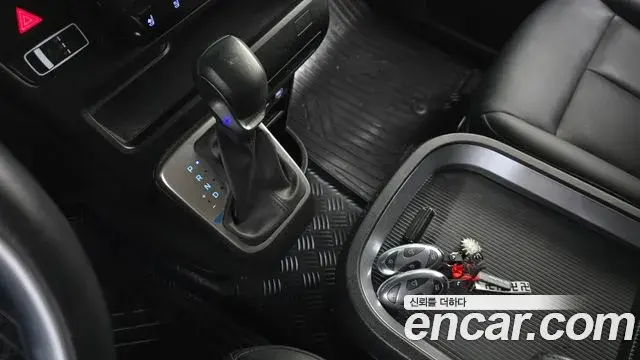 Hyundai Staria 2025 — Şəkil 2/20