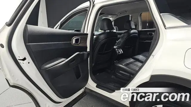 Kia Sorento 2022 — Photo 12/20