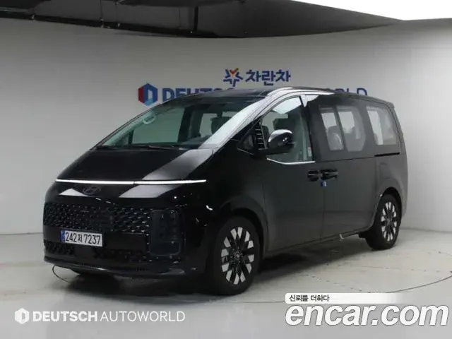 Hyundai Staria 2025 — Фото 1/20