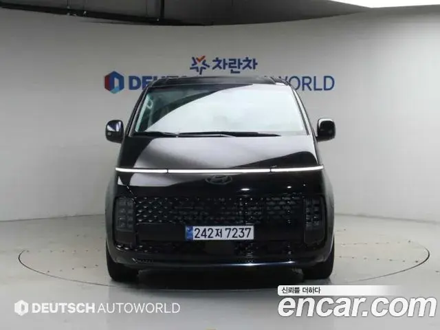 Hyundai Staria 2025 — Фото 3/20
