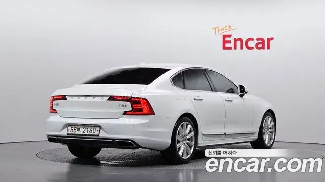 Volvo S90 2019 — ფოტო 33/34