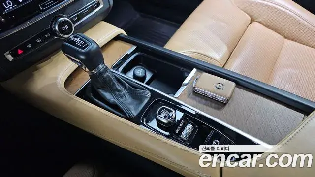Volvo S90 2019 — ფოტო 32/34