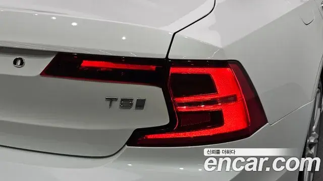 Volvo S90 2019 — ფოტო 22/34