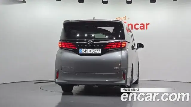 Toyota Alphard 2024 — Şəkil 9/32