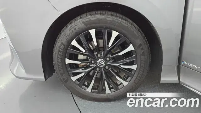 Toyota Alphard 2024 — Şəkil 29/32