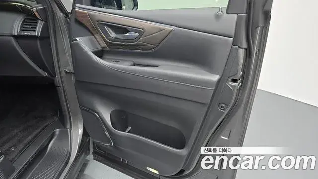 Toyota Alphard 2024 — Şəkil 2/32