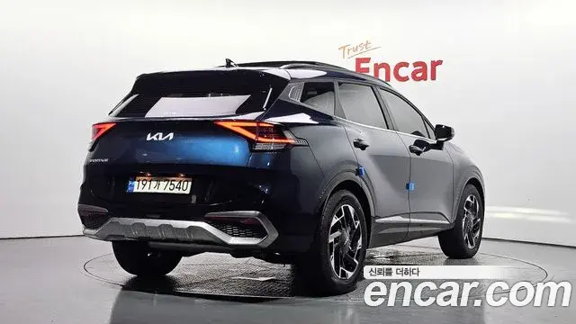 Kia Sportage 2021 — Фото 2/20