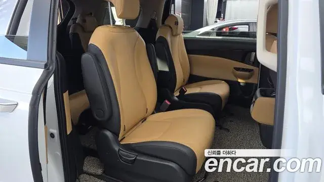 Kia Carnival 2023 — Фото 12/20