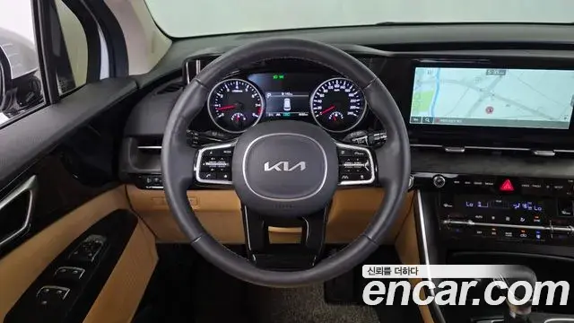 Kia Carnival 2023 — Фото 13/20
