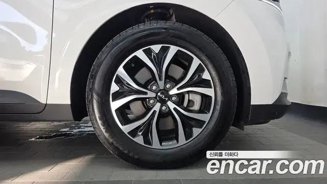Kia Carnival 2023 — ფოტო 5/30