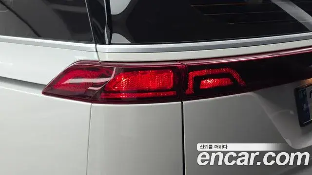 Kia Carnival 2023 — ფოტო 10/30