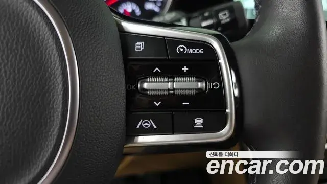 Kia Carnival 2023 — ფოტო 21/30