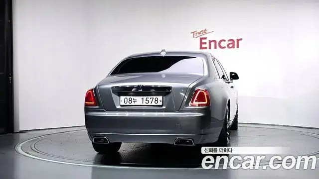 Rolls-Royce Ghost 2018 — ფოტო 7/20