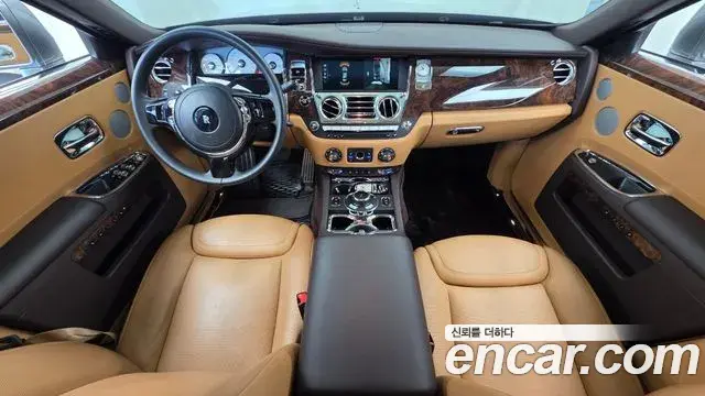 Rolls-Royce Ghost 2018 — ფოტო 2/20