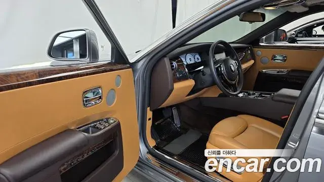 Rolls-Royce Ghost 2018 — ფოტო 18/20