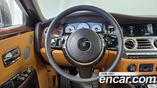 Rolls-Royce Ghost 2018 — ფოტო 12/20