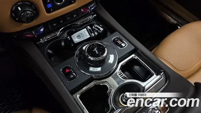 Rolls-Royce Ghost 2018 — ფოტო 8/20