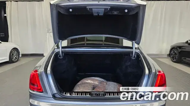 Rolls-Royce Ghost 2018 — ფოტო 1/20