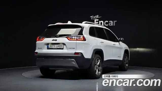 Jeep Cherokee 2021 — Фото 2/20