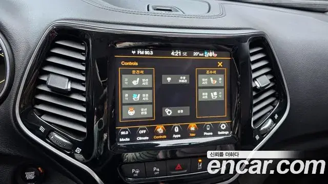 Jeep Cherokee 2021 — Фото 18/20