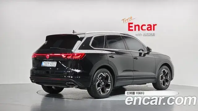 Volkswagen Touareg 2025 — Şəkil 32/35