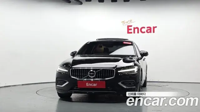 Volvo S60 2019 — Фото 3/20