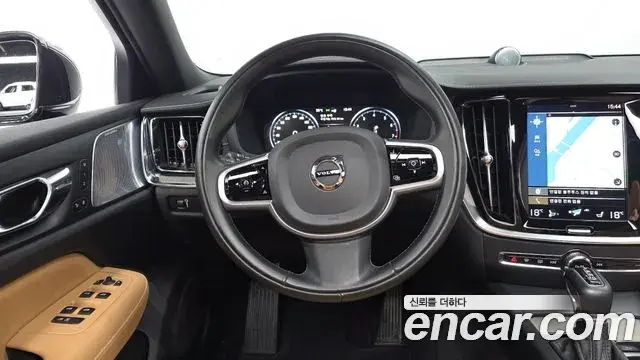 Volvo S60 2019 — Фото 13/20