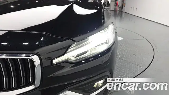 Volvo S60 2019 — Photo 6/33
