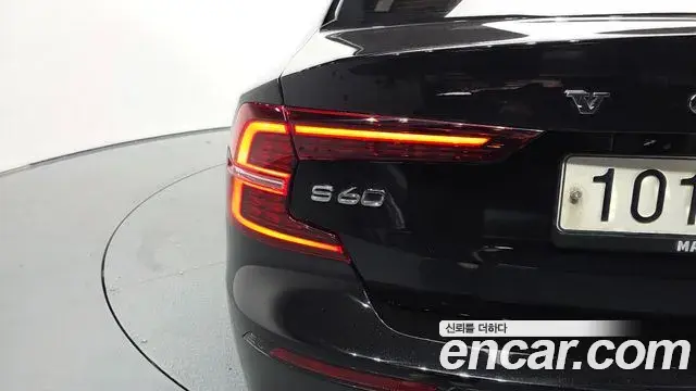 Volvo S60 2019 — Photo 9/33