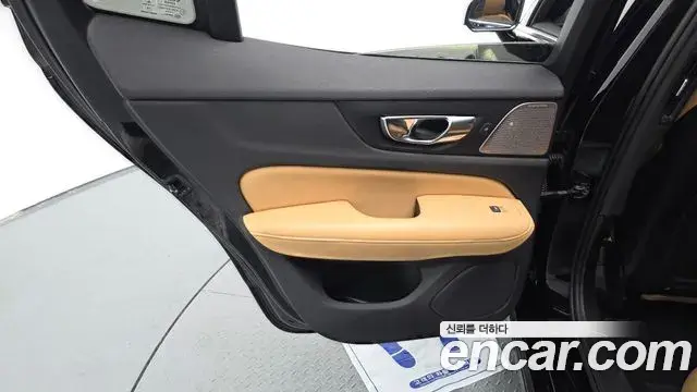 Volvo S60 2019 — Photo 5/33