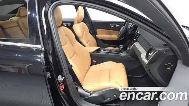 Volvo S60 2019 — Photo 27/33