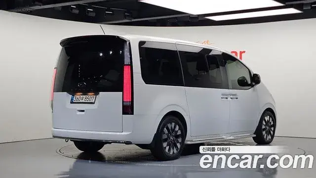 Hyundai Staria 2022 — Photo 2/20
