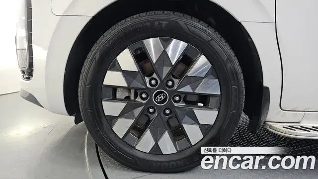 Hyundai Staria 2022 — Photo 5/20